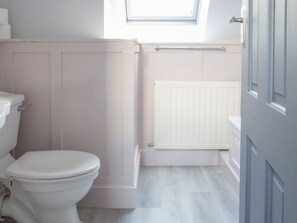 Wand, Flooring, Fussboden, Interior Design, Armatur, Badezimmer, Installation, Zimmer, Zapfhahn