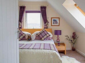 Möbel, Interior Design, Bett, Schlafzimmer, Flooring, Fussboden, Holz, Zimmer, Bettdecke, Linens