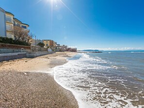 Blue, Water, Daytime, Body Of Water, Horizon, Coast, Beach, Sea, Coastal And Oceanic Landforms