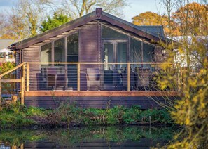 Lake View Lodge - Fairwood Lakes Holiday Park, Westbury
