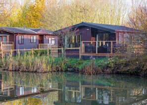 Lake View Lodge - Fairwood Lakes Holiday Park, Westbury