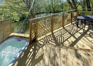 Cozy Cabin 2 - Fairwood Lakes Holiday Park, Westbury