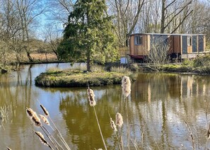 Cozy Cabin 2 - Fairwood Lakes Holiday Park, Westbury
