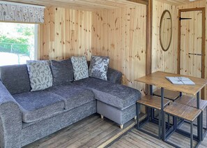 Cozy Cabin 2 - Fairwood Lakes Holiday Park, Westbury