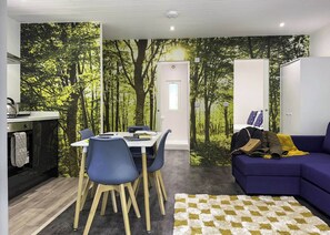 Floating Lodge - Fairwood Lakes Holiday Park, Westbury