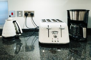 Kitchen amenities
