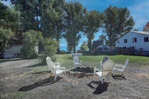 Fire pit available for guest use - (Please plan to bring or buy your own wood for use in the firepit)
