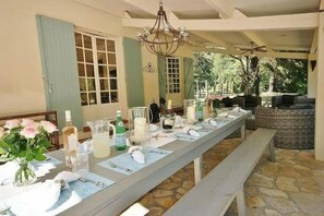 Outdoor dining