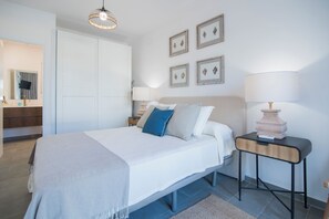 ROOM (3)