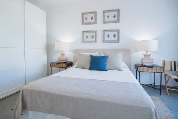 ROOM (1)
