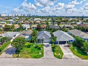 Tranquil neighborhood close to the beach and downtown.