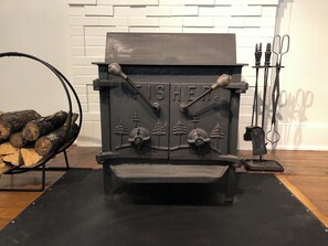 Wood burning stove