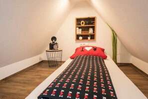 Schlafzimmer - erreichbar über Treppenaufgang