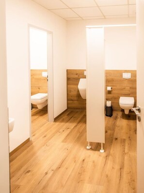 Moderne WC Anlagen