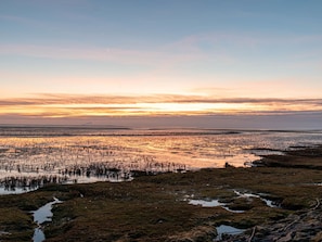 Sky, Water, Water Resources, Horizon, Dusk, Natural Landscape, Ecoregion, Sunset, Cloud