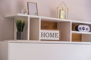 Modernes Raumkonzept mit schönen Deko Elementen sorgen für ein Zuhause Gefühl