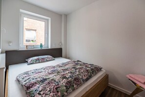High-quality double double (1,60m) offers a friendly sleeping comfort.