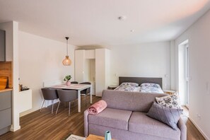 Modernes Raumkonzept mit schönen Deko Elementen sorgen für ein Zuhause Gefühl
