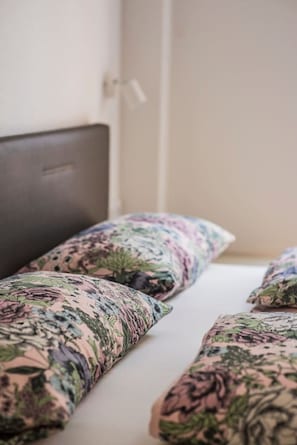 Hochwertiges Doppelbett (1,80m) bietet einen erholsamen Schlafkomfort.