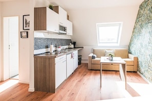 Küche und Wohnzimmer