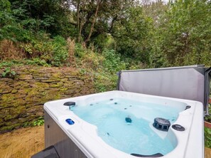 Luxury hot tub in peaceful woodlands