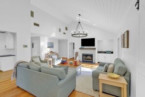 19 Dewberry Lane - Beautiful living room area