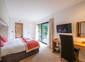 Beacon master bedroom with emporer king sized bed