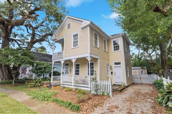 House on Chatham - 3 units combined under 1 roof