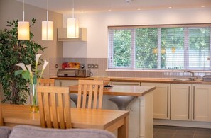 Cosy open plan dining area