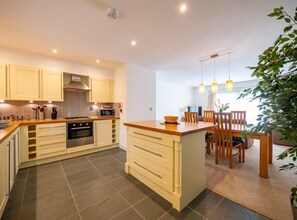 Haven cottage large open plan modern kitchen