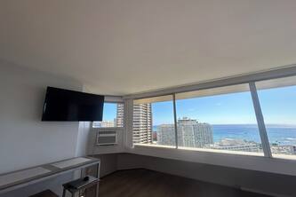 Panoramic Ocean View condo with AC, WiFi in beautiful Waikiki