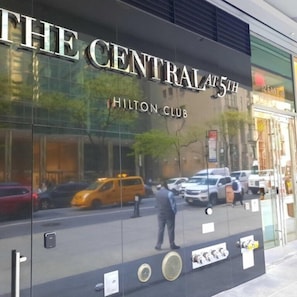 Hilton Club The Central at 5th New York_2.jpg