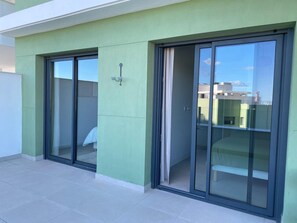 Large 36m2 terrace with access from all rooms