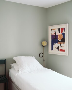 Bedroom with 2 single beds (0,9m x 2m), and a private WC