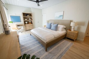 Bedroom with king size bed