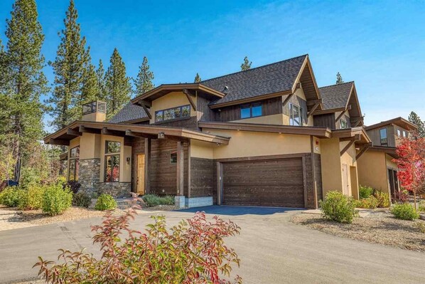 The home’s mountain modern design welcomes you with space for 1 car in the driveway and 1 in the garage. Please note, it is a shared driveway and street parking is not allowed at anytime.