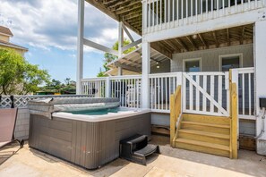 WH386: Sea Forevermore | Pool Deck - Hot Tub