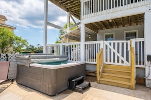 WH386: Sea Forevermore | Pool Deck - Hot Tub