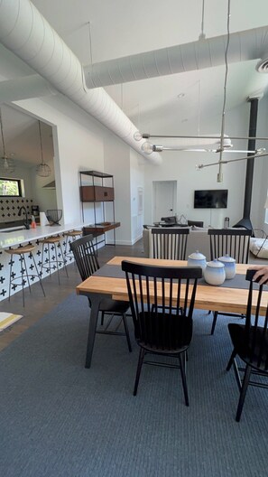 Dining Area with Table for 6