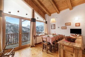 Kitchen and dining area