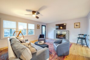 Living Room | Smart TV w/ Cable | Gas Fireplace