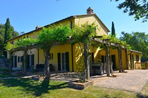 Building Exterior, Outdoor