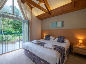 Haven cottage master bedroom with truss ceiling and vault window