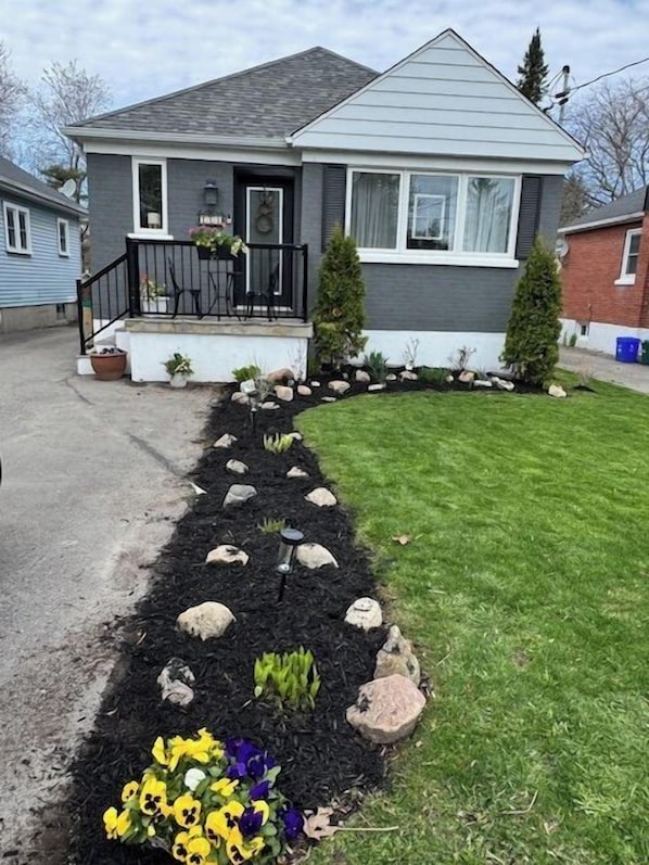 Welcome to the Rascally Rabbit in Cobourg, ON
Book your stay today and experience all the charm Cobourg has to offer!
Managed by Junction House Getaways