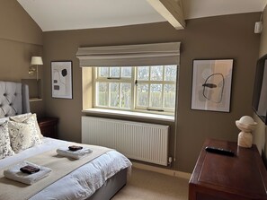 Large double room with storage.