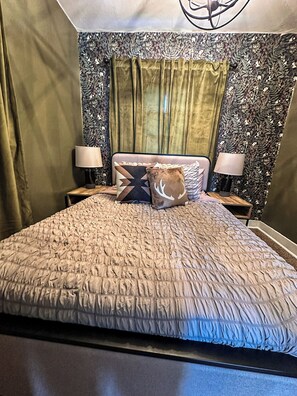 Luxurious bed and bedding for a perfect night sleep
