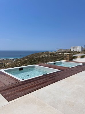 Bain à remous extérieur