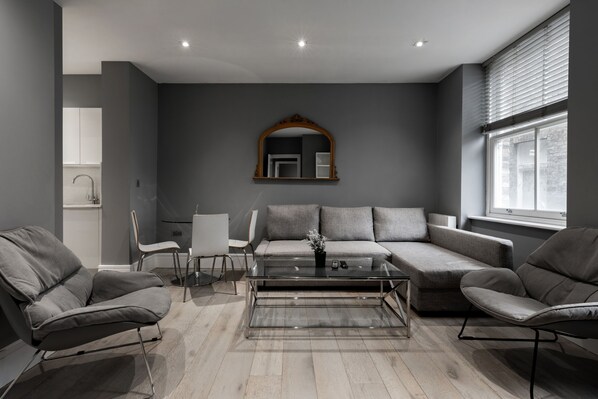 Living Room / Lounge