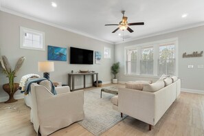 Bama Breeze at Summer Salt Living Room