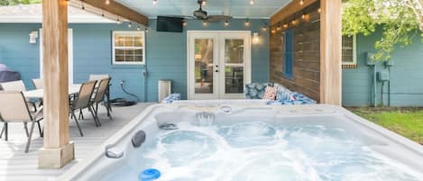 Relaxing hot tub!